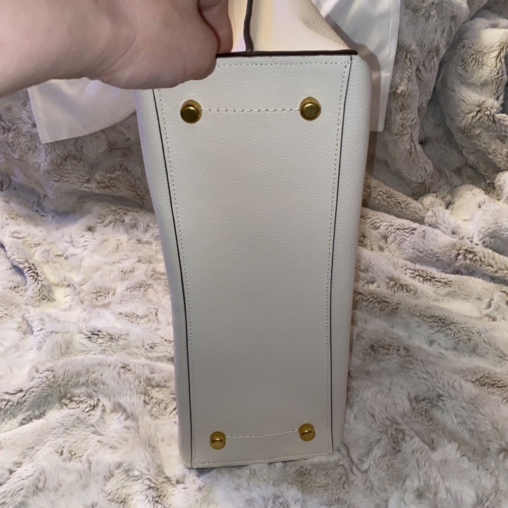 ⚡️⚡️COACH WILLOW TOTE IN CHALK ⚡️⚡️♥️♥️⚡️PERFECT FOR SPRING N… - Picture 7 of 9